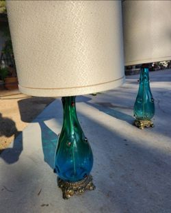 2 matching mid-century modern lamps