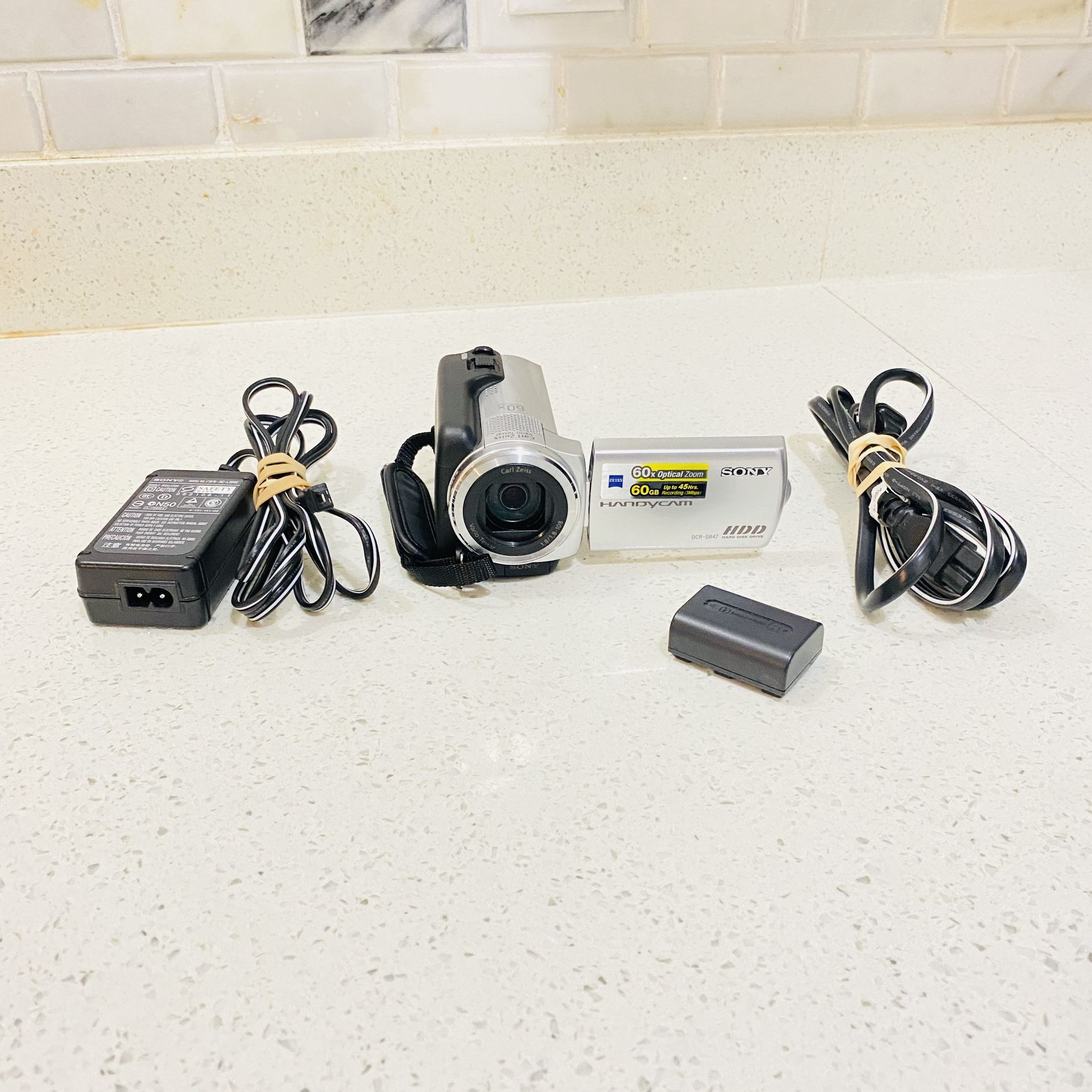Sony DCR-SR47 Handycam Digital Video Camcorder 60x / 60GB w/ Battery & Charger