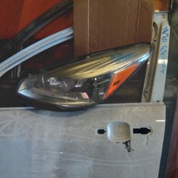 2013  - 2016  Ford Escape Left Headlight