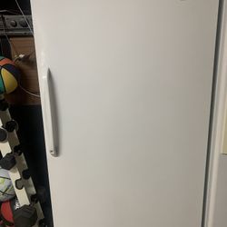 Freezer Maytag Magic Chef Upright .