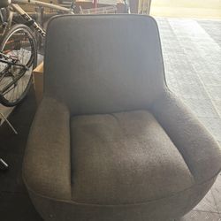 Scandinavian Design Swivel Comfy Chair 