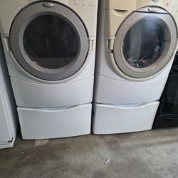 Whirlpool Washer And Gas Dryer Set 