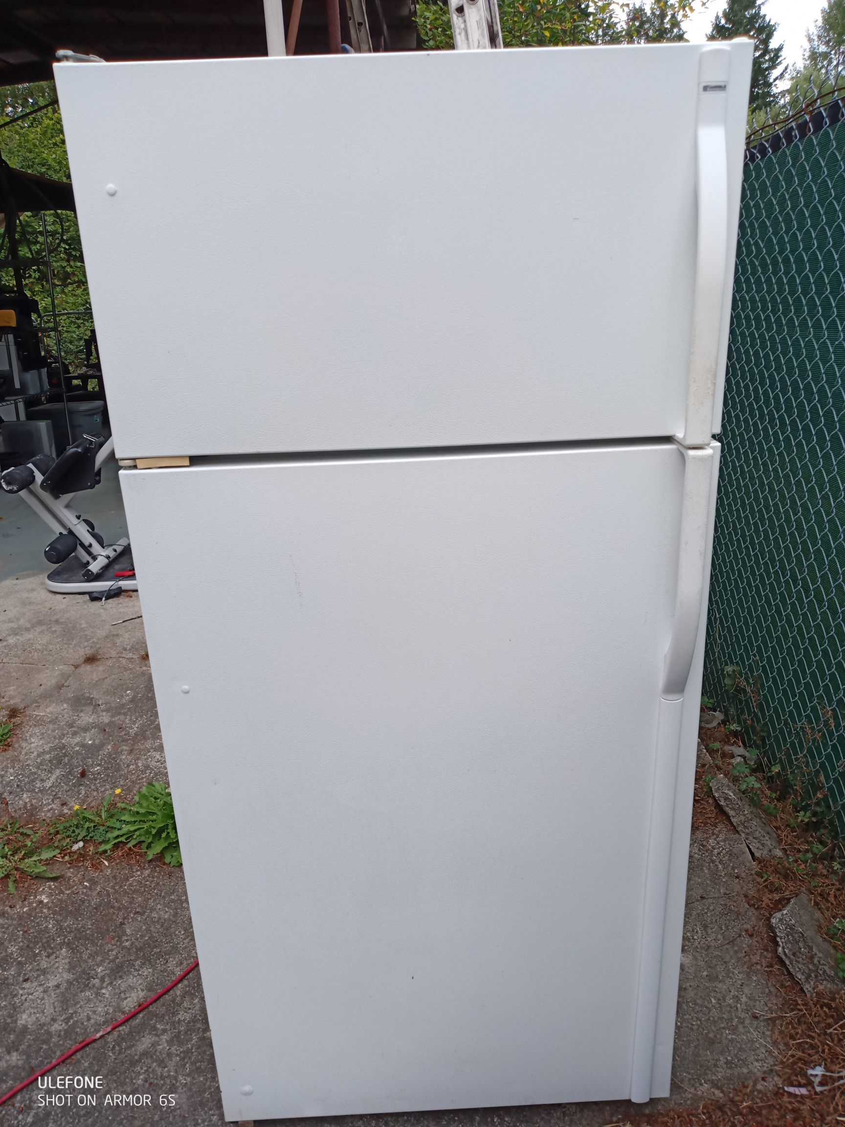 Working fridge and freezer with ice maker