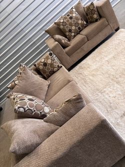 Nice 2pc couch sofa set (DELIVERY AVAILABLE)
