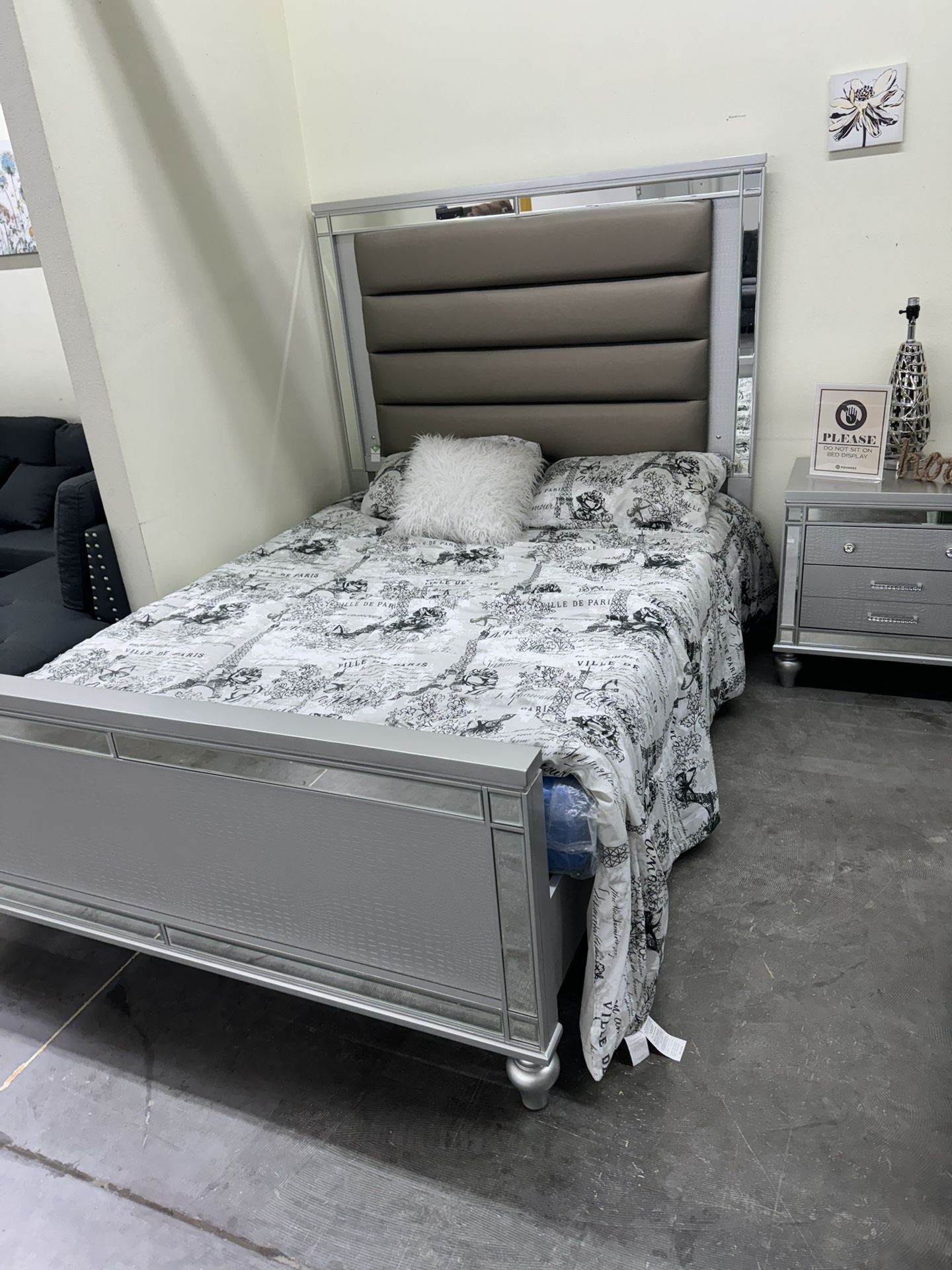 New Queen Bed Frame With Mattress 