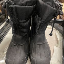 Kid Snow Boots Size 5 Solid Black