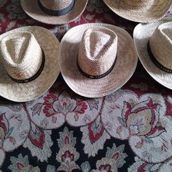 Sombrero en buenas condiciones $10 por todos