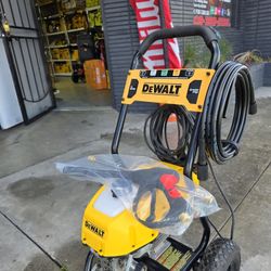DEWALT CORDED 2400 PSI PRESSURE WASHER LIKE NEW 