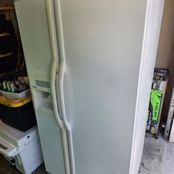 Refrigerator 