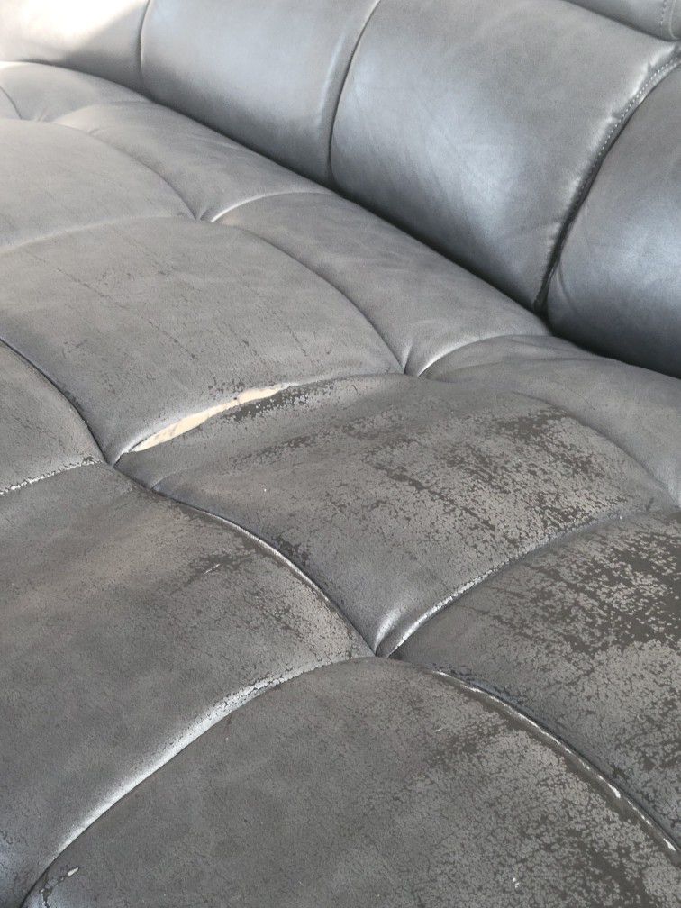 Firm couch, Cosmetic Damage