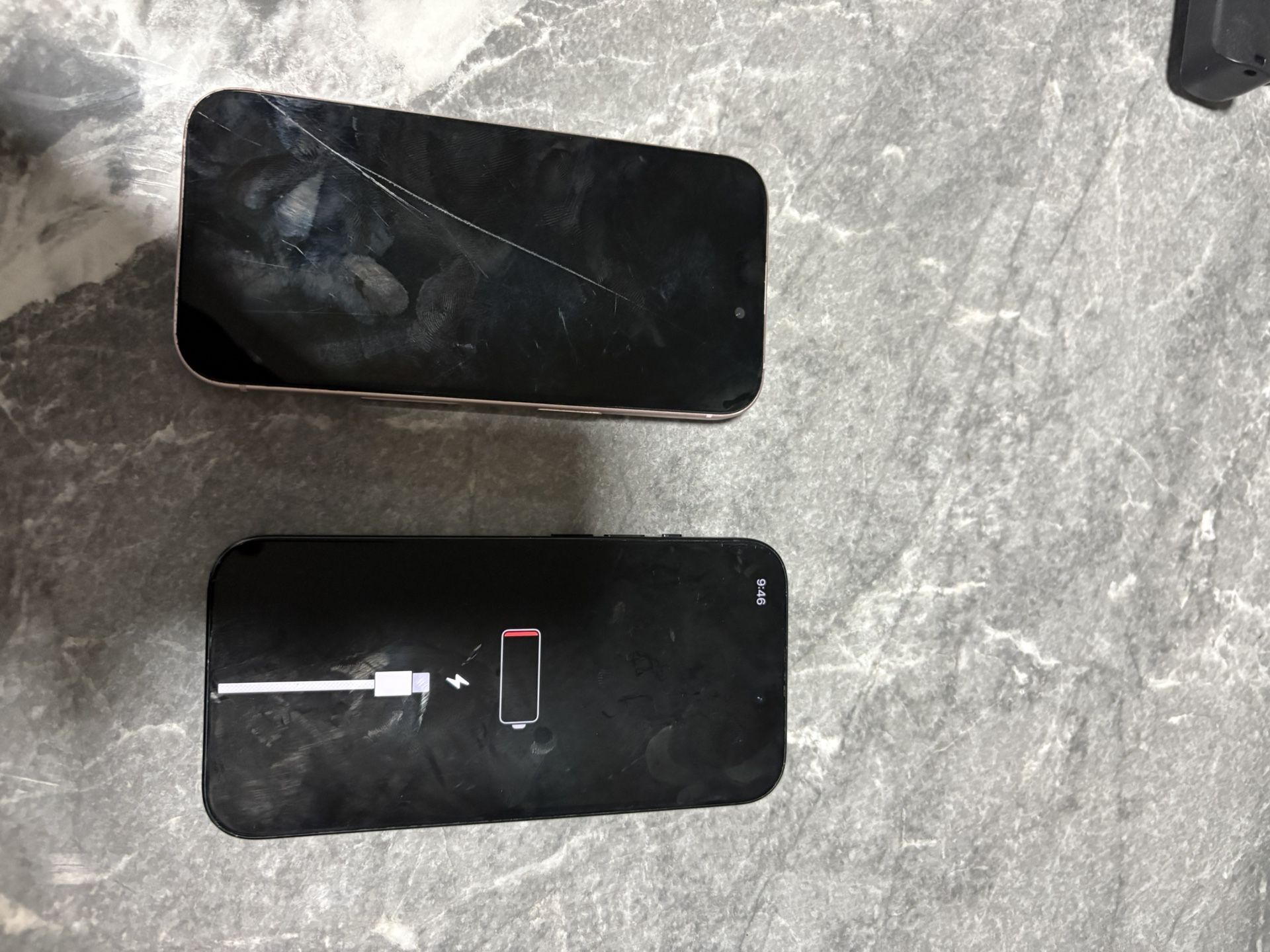 2 iPhone 15
