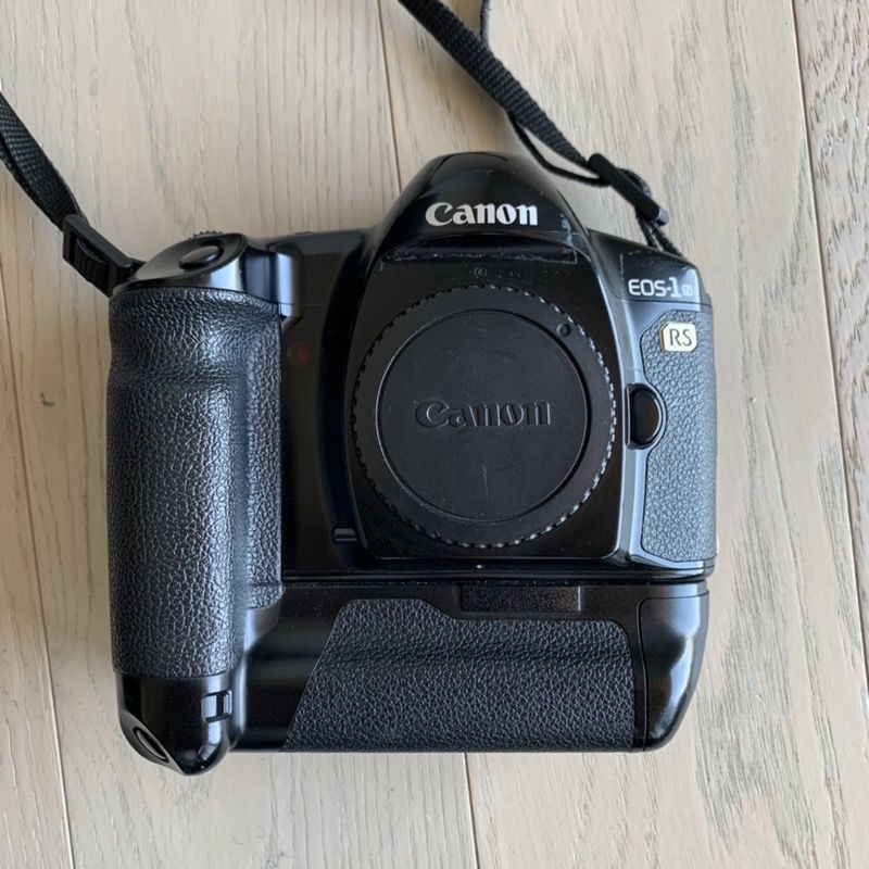 Canon EOS-1n RS Body ( 35mm film camera )