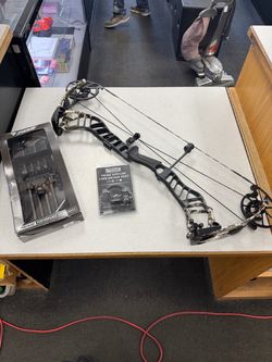 Prime Archery RVX32 Compound Bow w/ quiver and arrow rest