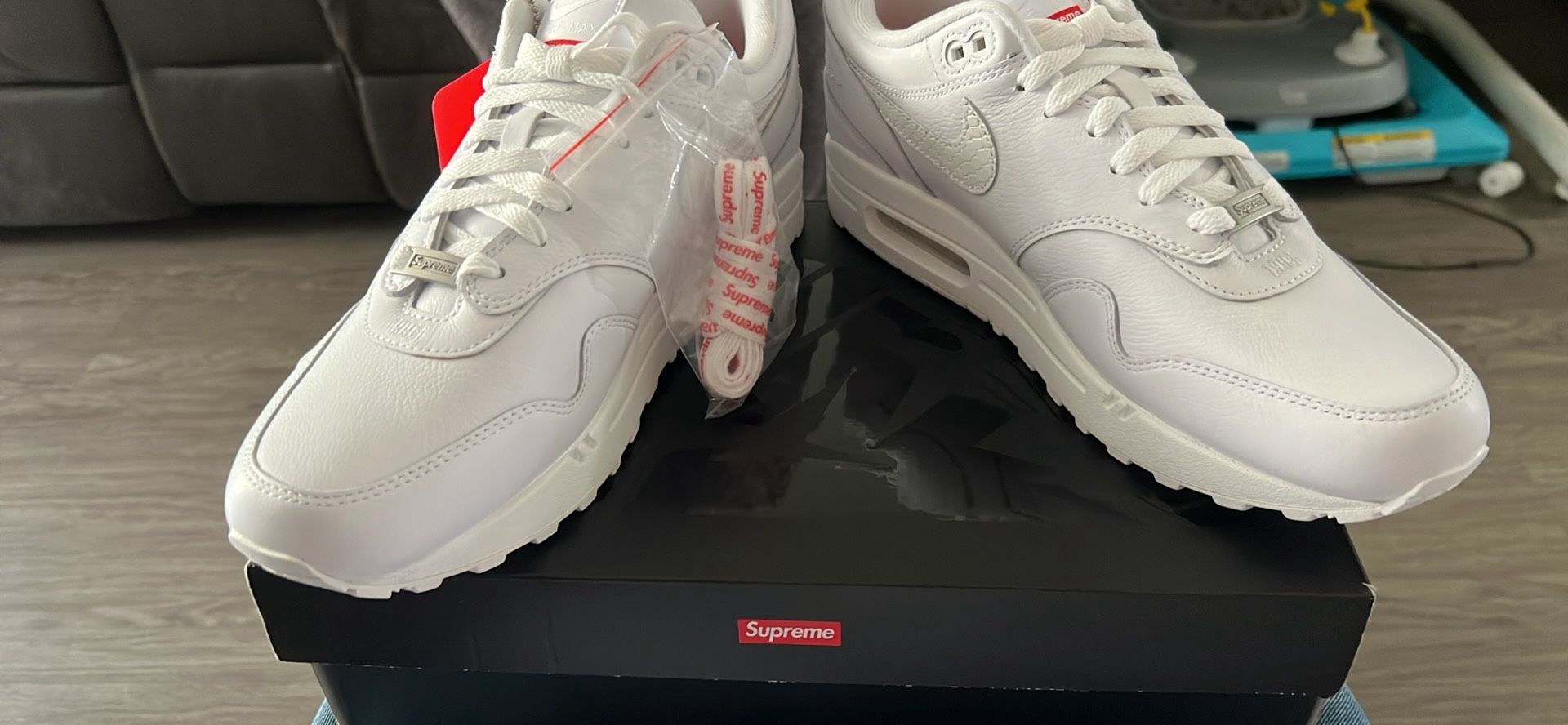 Nike SUPREME Air Max 87