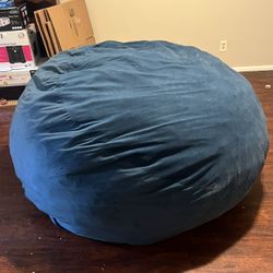 Ultimateq Sack 6000 six-foot bean bag chair