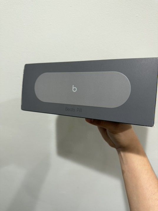 Beats Pill Kim Kardashian Special Edition Speaker MAX44