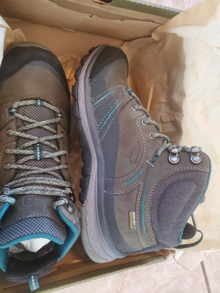 KEEN Women's Size 7.5 Terradora Leather Hiking Boots