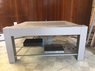 TV table very good condition up to 50 inches tv for it