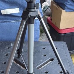 Cullmann 2800 full tripod, pictures is in table top mode, it has telescoping legs