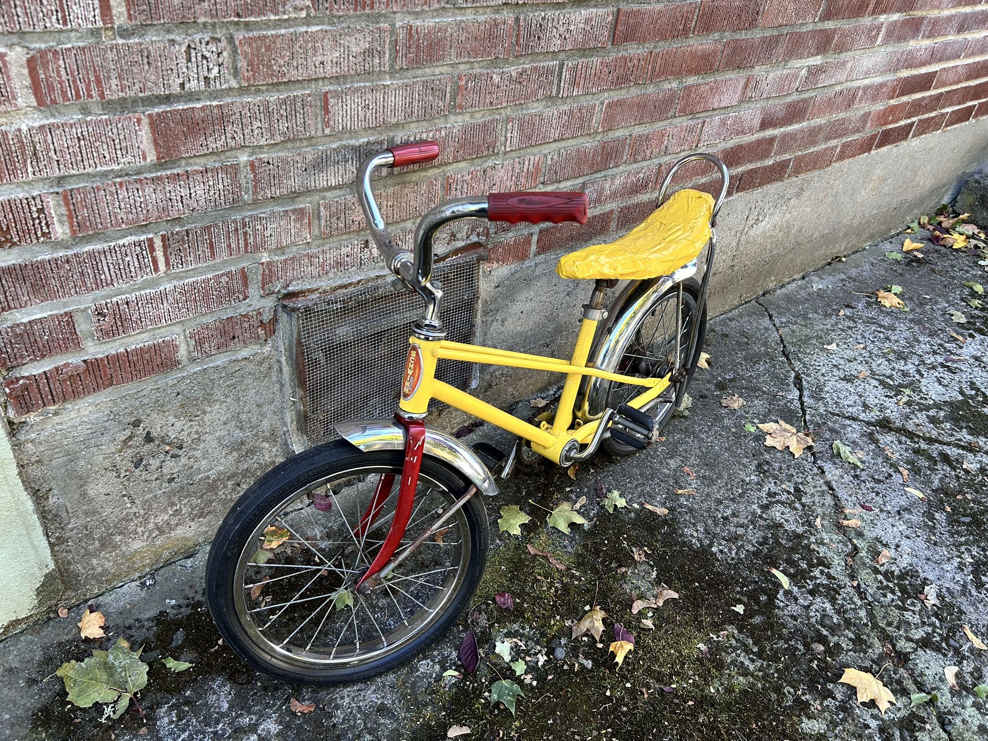 Vintage Schwinn one owner stingray, pixie bike banana seat bicycle Original Pedals