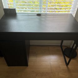 MICKE IKEA Desk, GREAT Condition