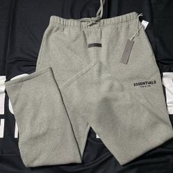 ESSENTIALS SWEATS