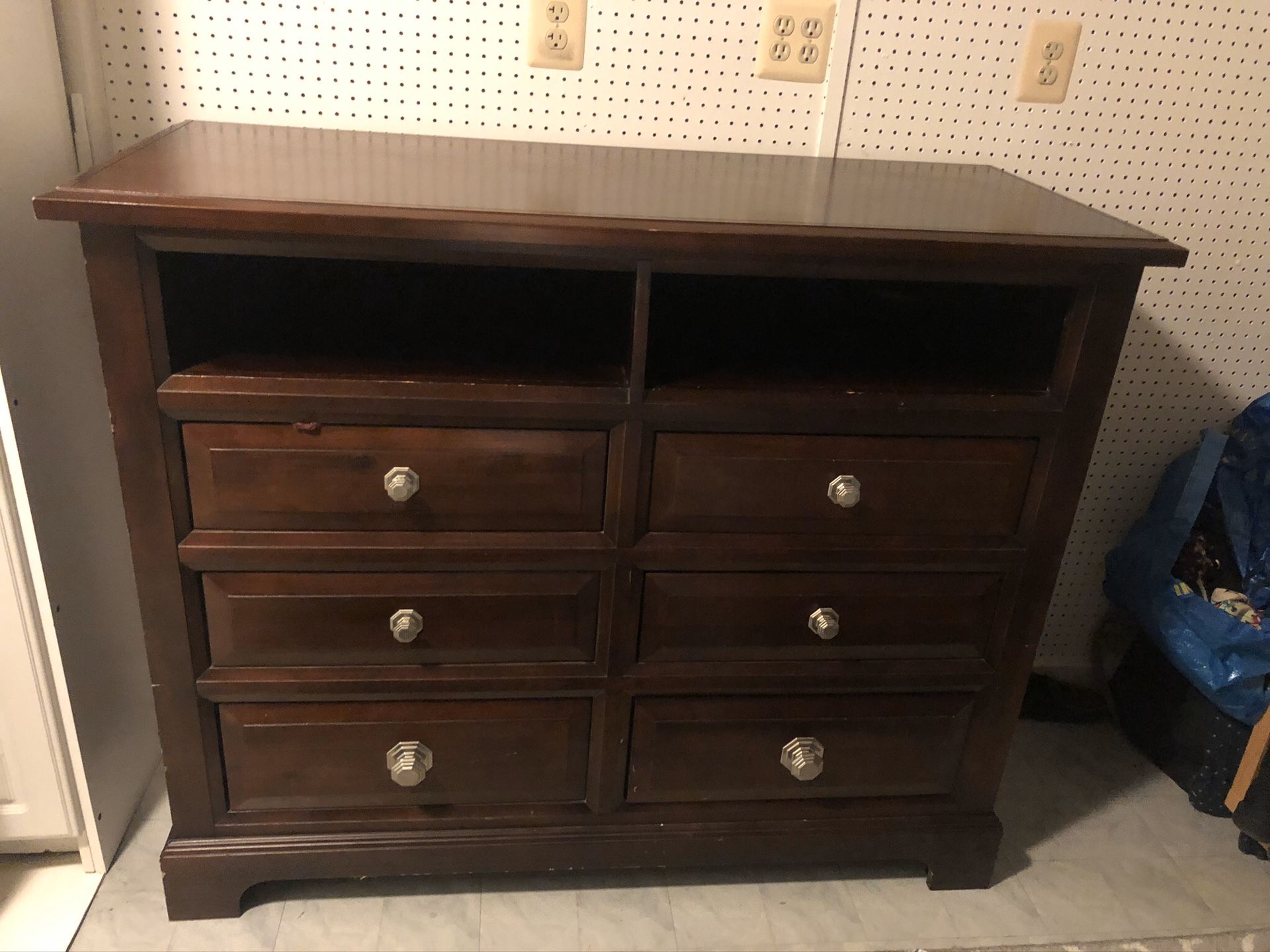 Dresser