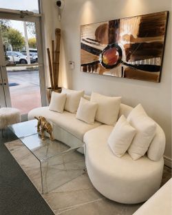 CURVED SECTIONAL IN BEIGE 🤍