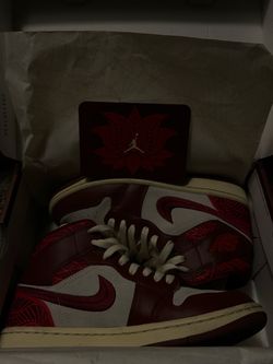 Air Jordan 1 Mid SE "Día de Muertos" (Day of the Dead).