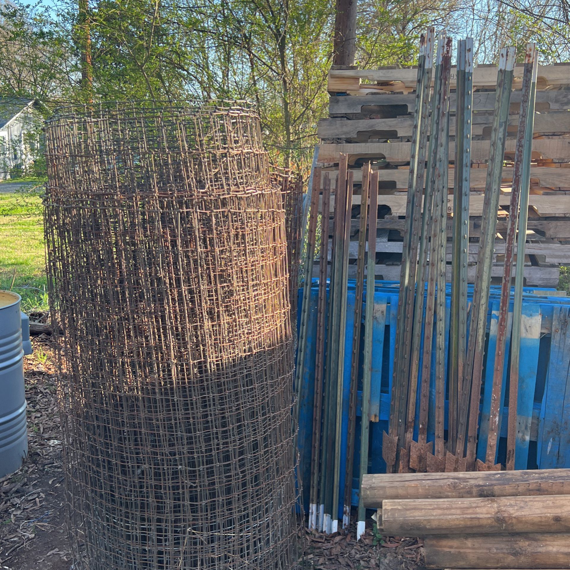 2 Rolls Of Used 5ft Metal Mesh Fencing & Posts For Sale 200 Obo **Can Deliver** for Sale in