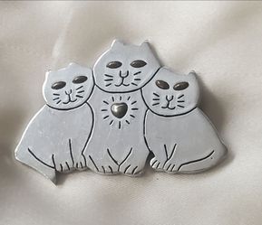 Cute 2" Cat  Broach - ( Not 925)