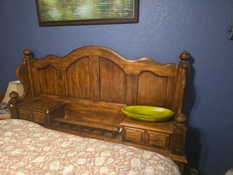 Nice Soild Wood Bedroom Set - Must Pick Up