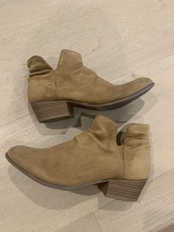 Tan Booties With Scrunch Detail Size 9