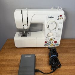 Brother JX2517 Lightweight Full Size Sewing Machine W/ Foot Pedal DAMAGED W/ Box