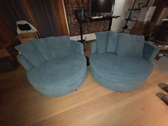 Two Round Royale Pantone Grand Chair Couches