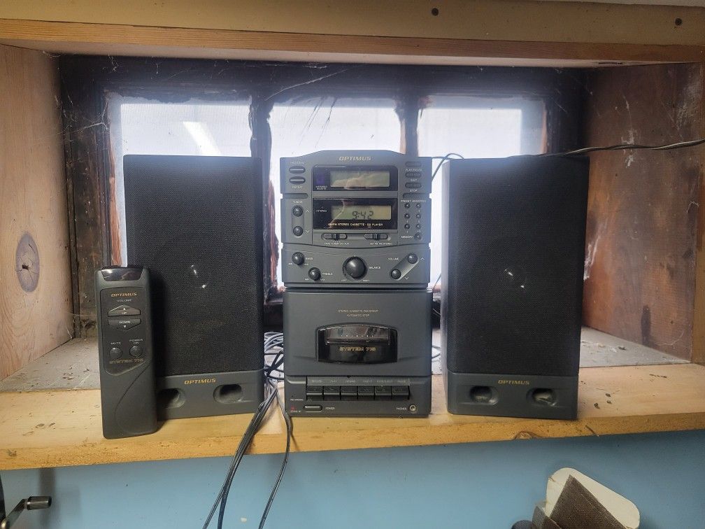 Compact Stero CD And Cassette Player With 2 Speakers And Remote