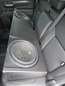 12" ALPINE S SUBS W/ Alpine AMP