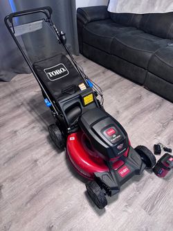 IMMEDIATELY AVAILABLE BRAND NEW TORO RECYCLER 60 V MAX 21 INCH CORDLESS SELF-PROPELLED LAWNMOWER 5Ah BATTERY AND CHARGER INCLUDED. COMES IN MANUFACTUR