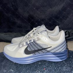 Nike Lunar Roam Size 8.5 Men 