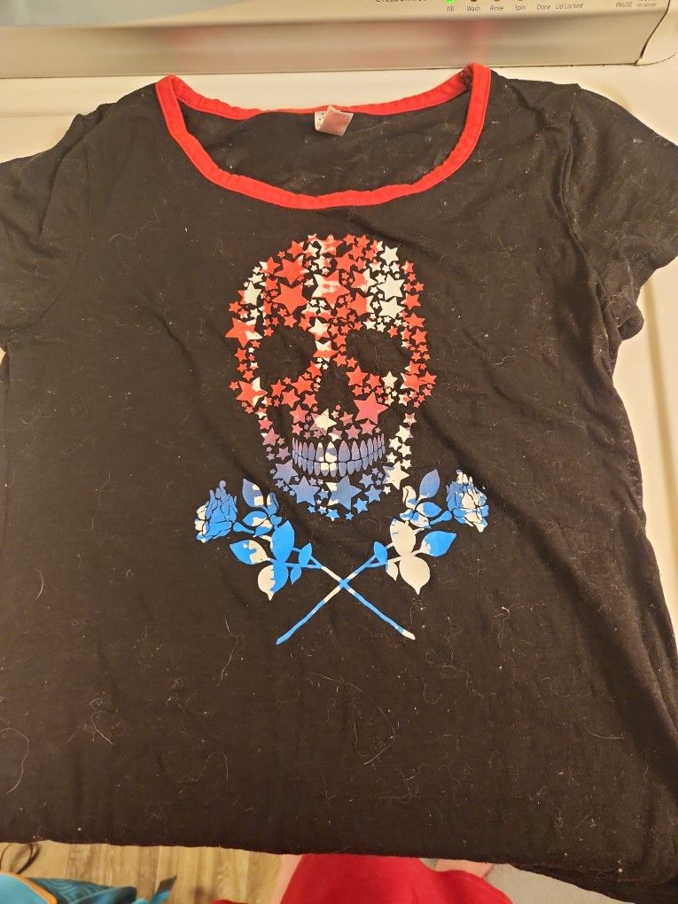 Red White And Blue STAR SKULL TSHIRT With Roses 🌹
