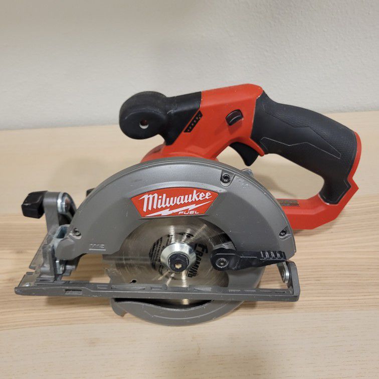 Milwaukee M12 Fuel Brushless Cordless 5-3/8 in. Circular Saw Tool-Only for  Sale in Clearwater, FL OfferUp