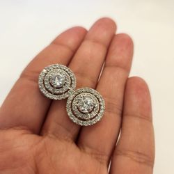 Dazzling Stud Earrings 