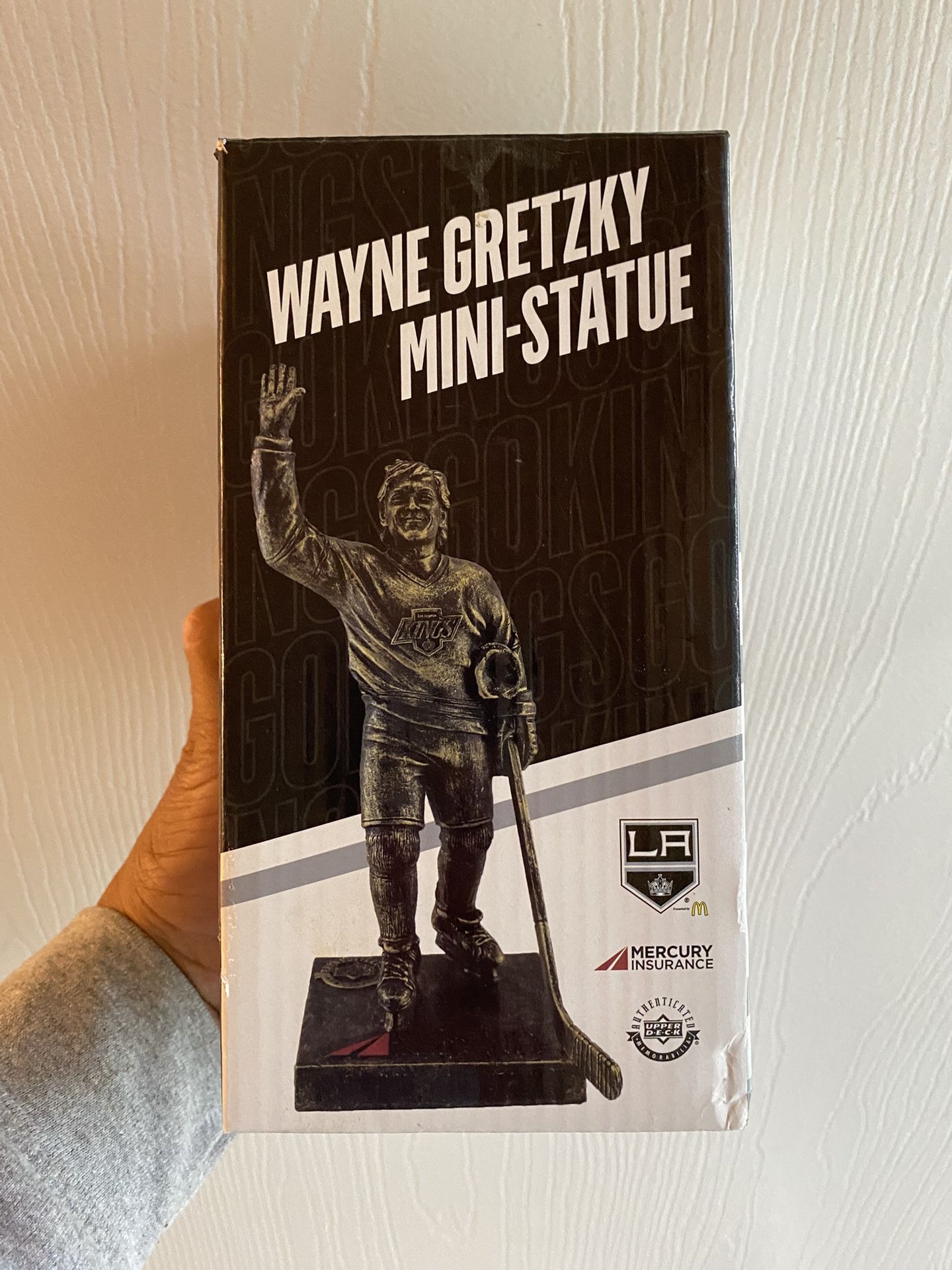 L.A.KINGS WAYNE GRETZKY MINI STATUE..