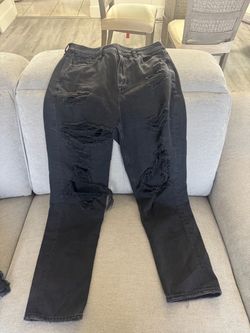 American Eagle- Size 8- Black Distressed Mom Jeans – Comfort Stretch