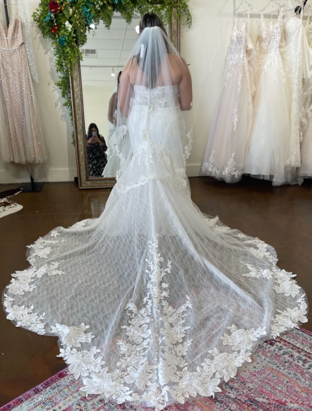 ****New ****Wedding Dress With Veil 