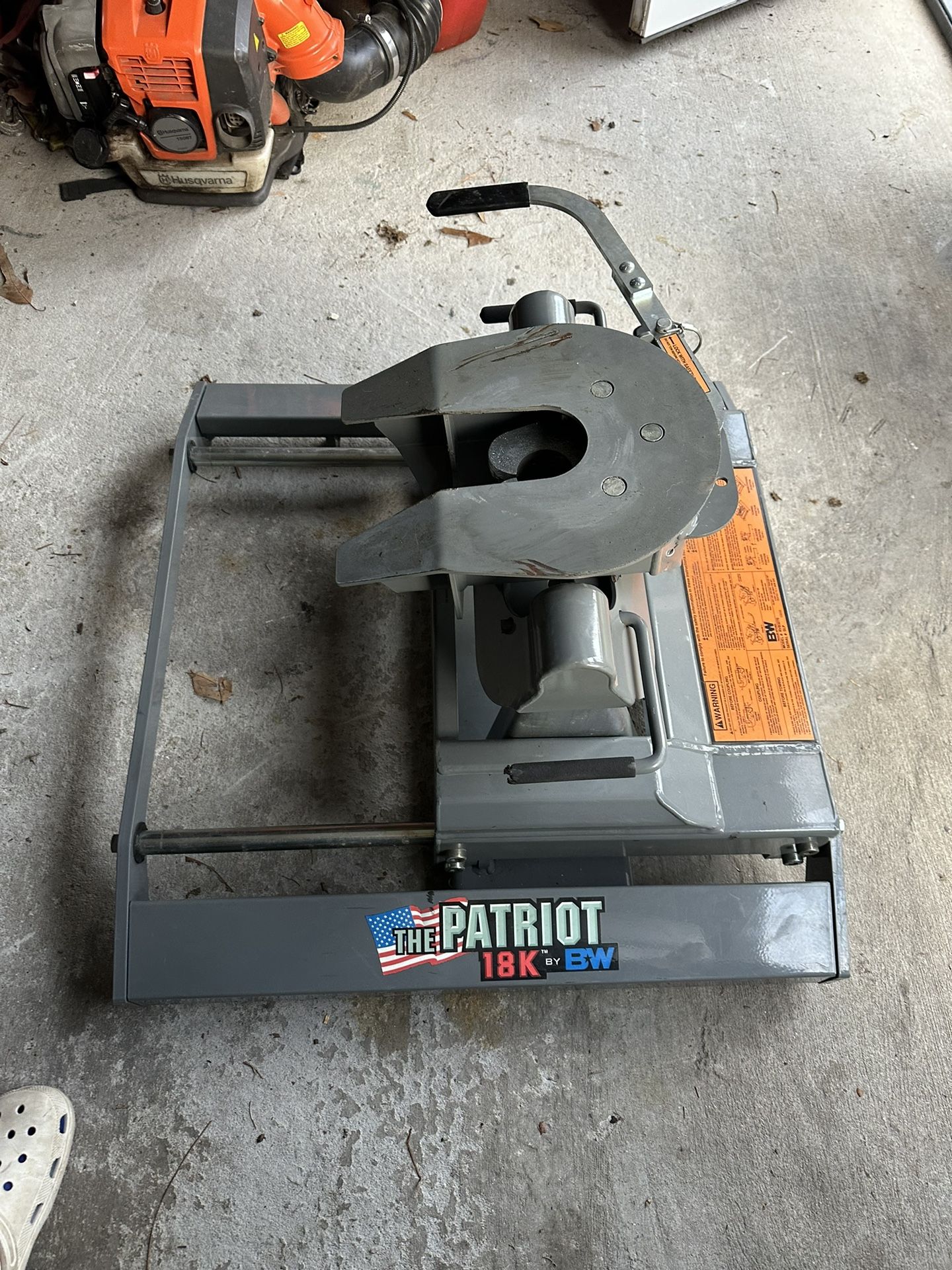 B&W Patriot 5th Wheel Trailer Hitch w/ Slider - Dual Jaw - 18,000lbs