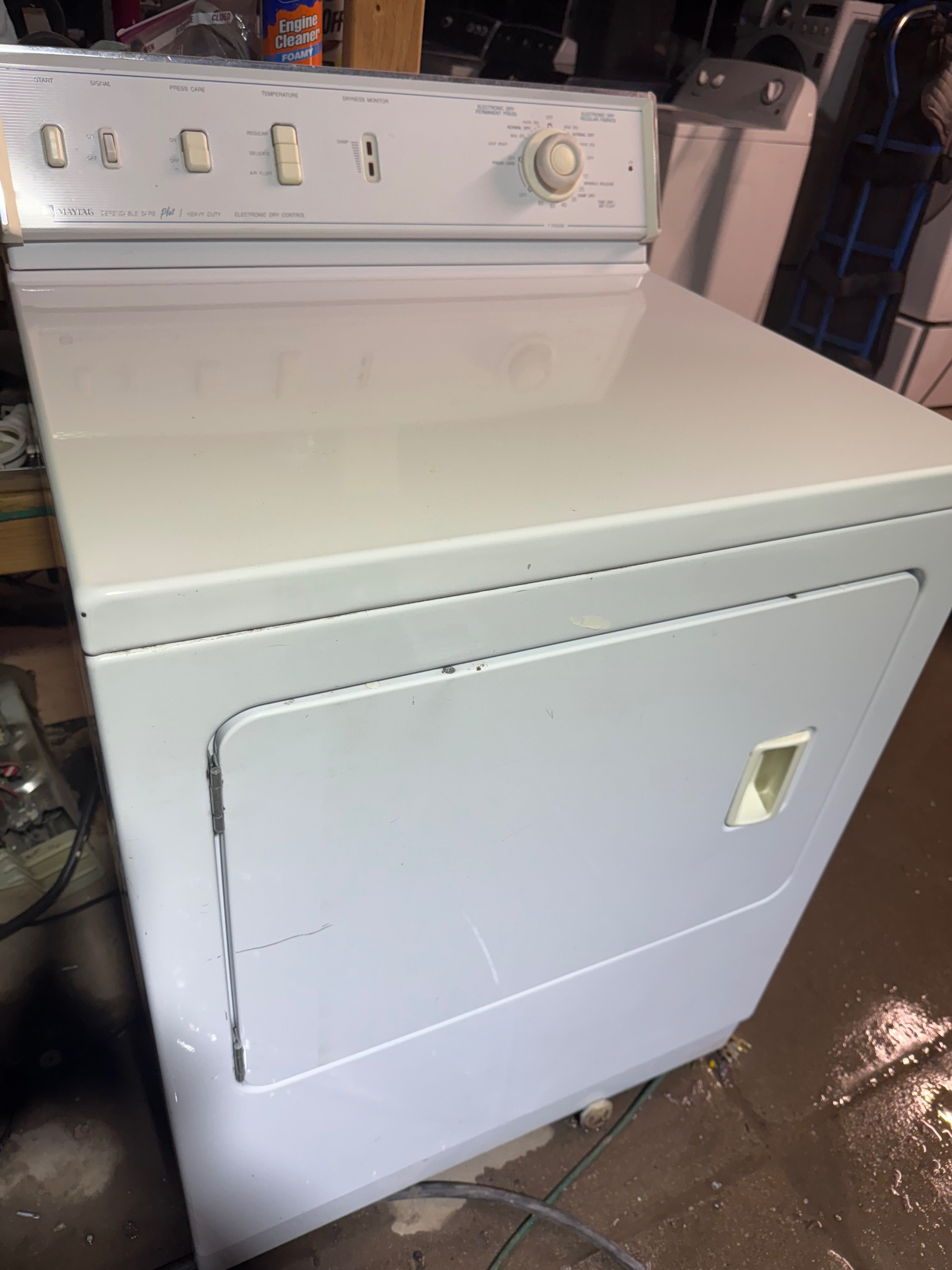 Maytag dryer with timer (not digital)in great and original condition 