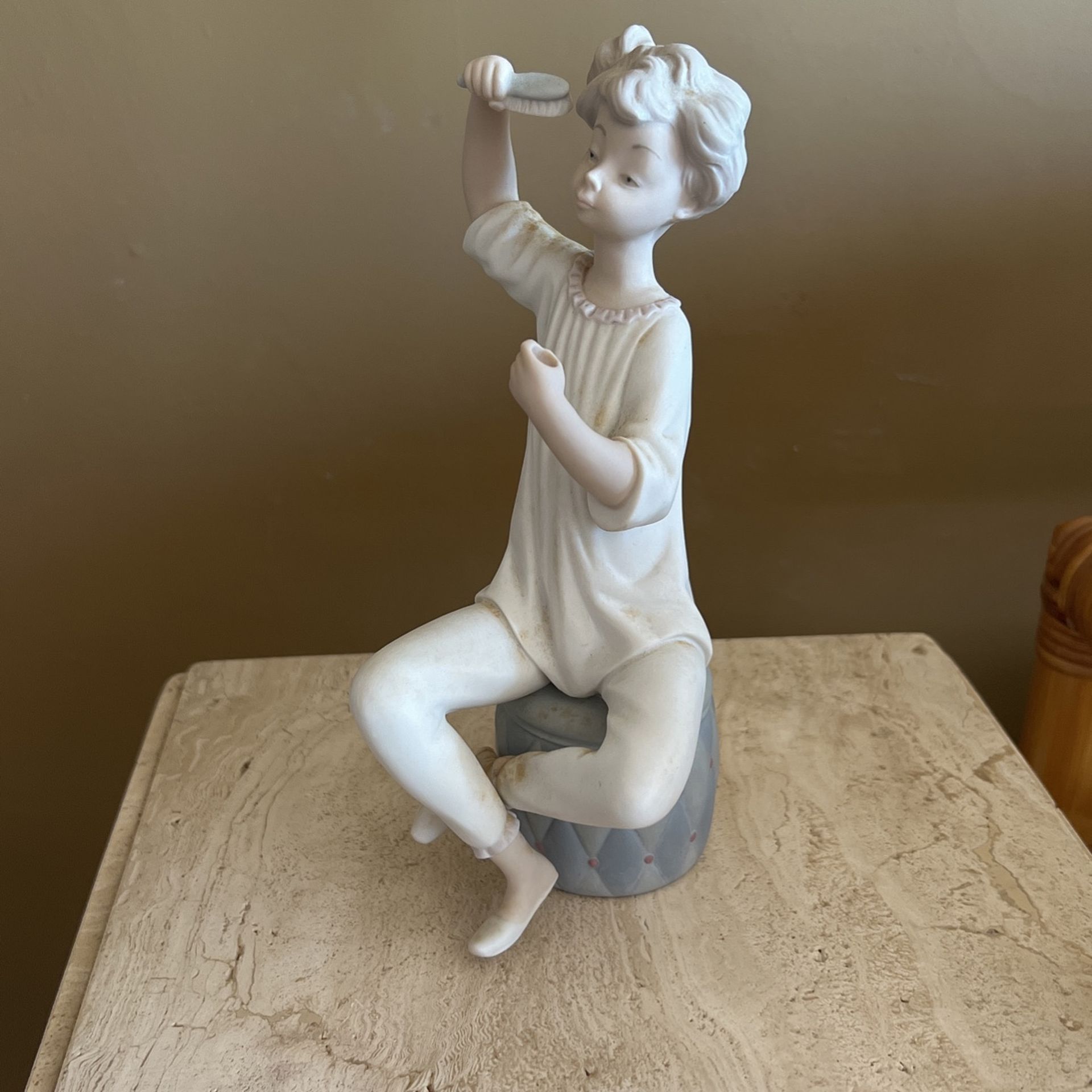 Lladro #1081 “Girl with Brush” ***MATTE***