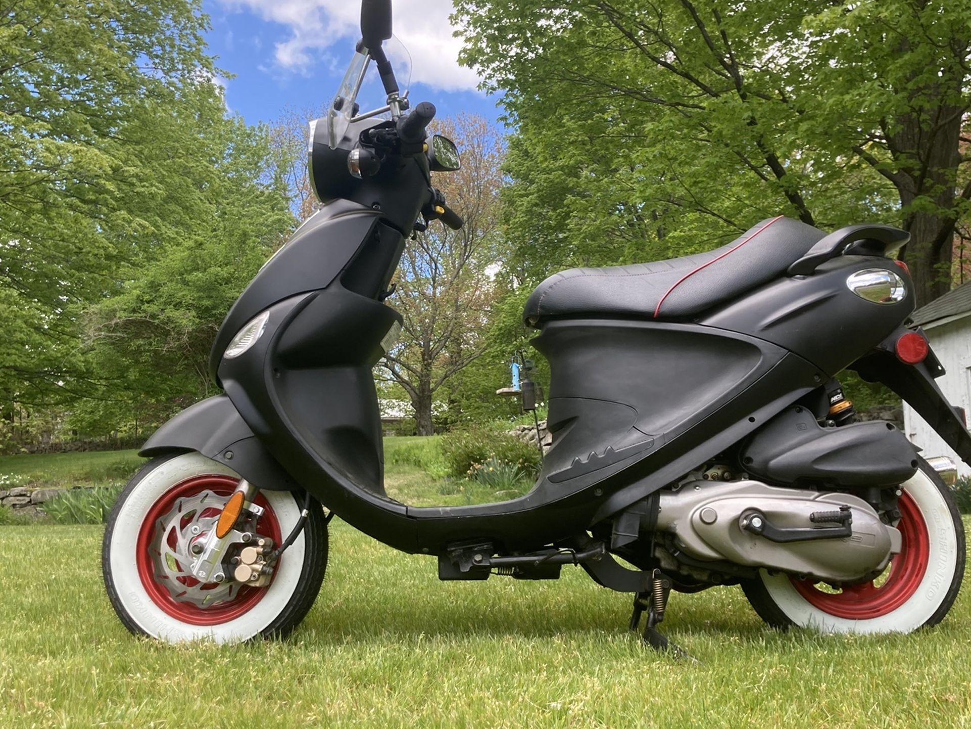 Photo Genuine Buddy Blackjack 150cc Scooter Motorcycle