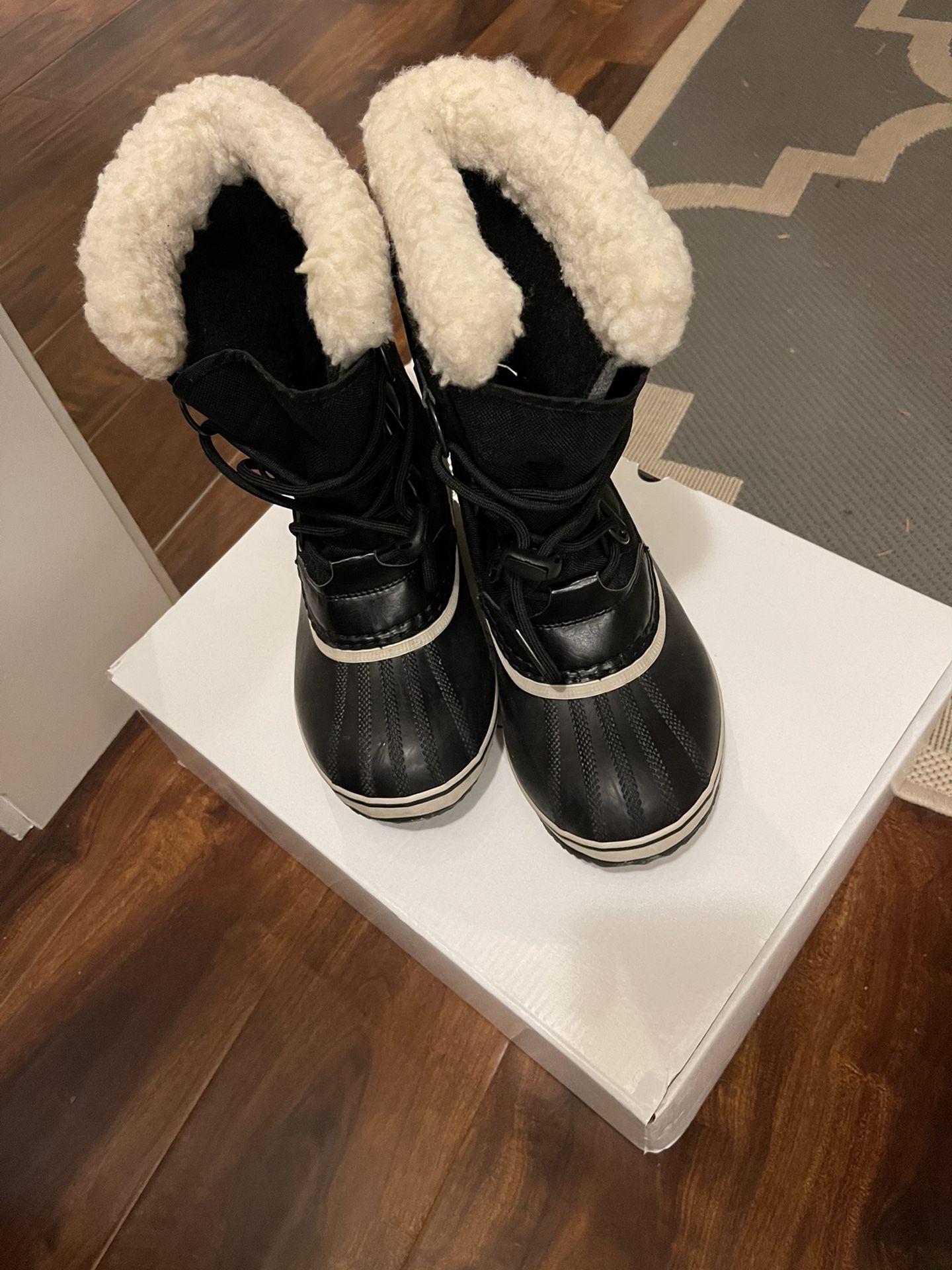 Sorel Snow Boots Size 4